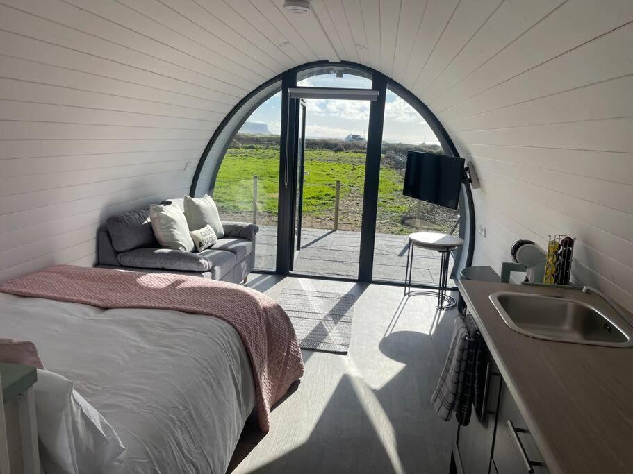 Gaoth Na Mara Pod Apartment Doolin Bagian luar foto